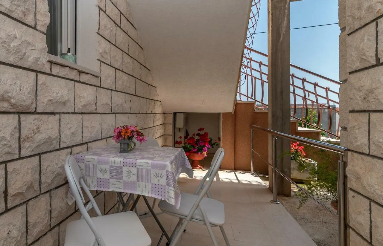 Apartment Nives Trogir