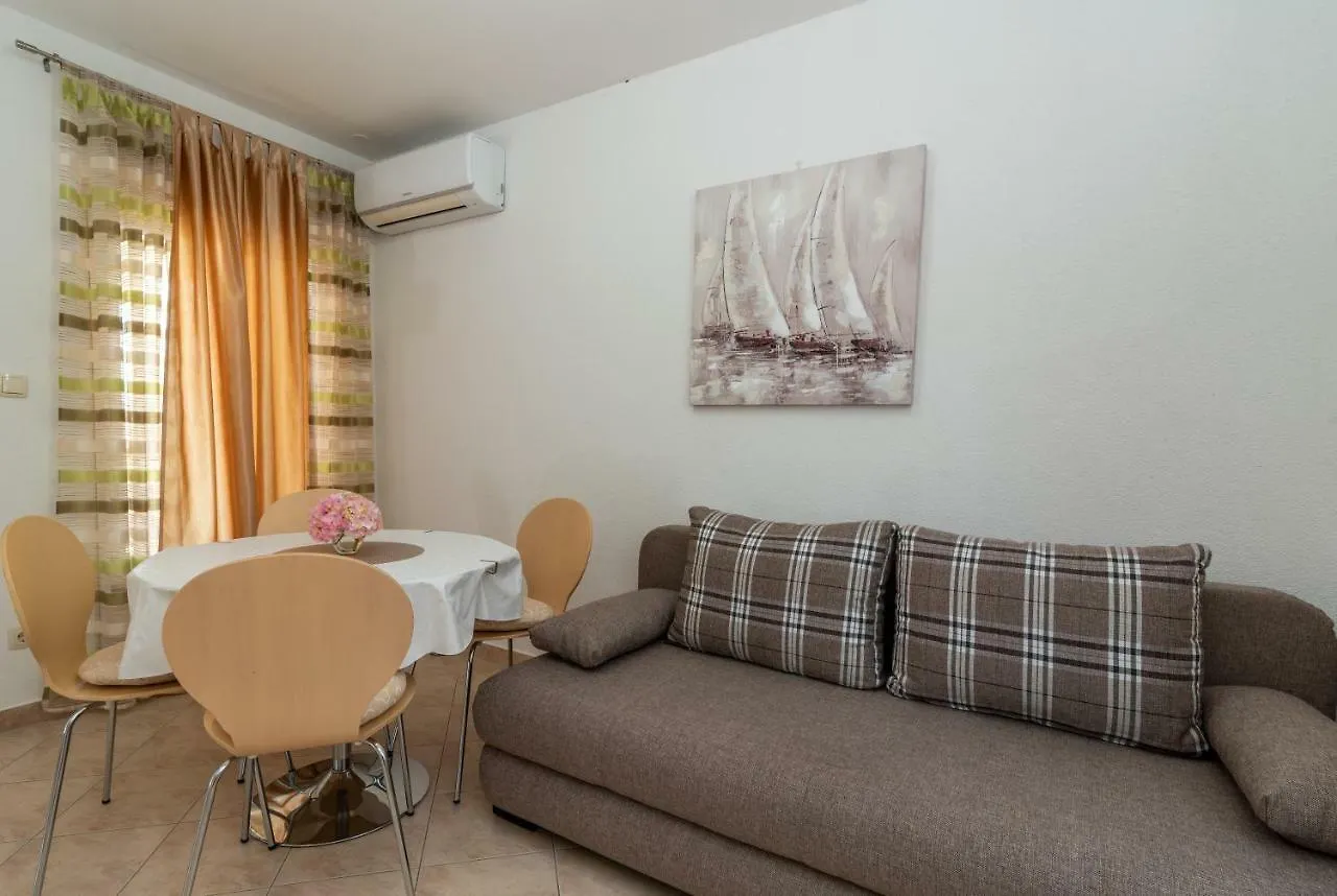 Apartment Nives Trogir 0*,  Croatie