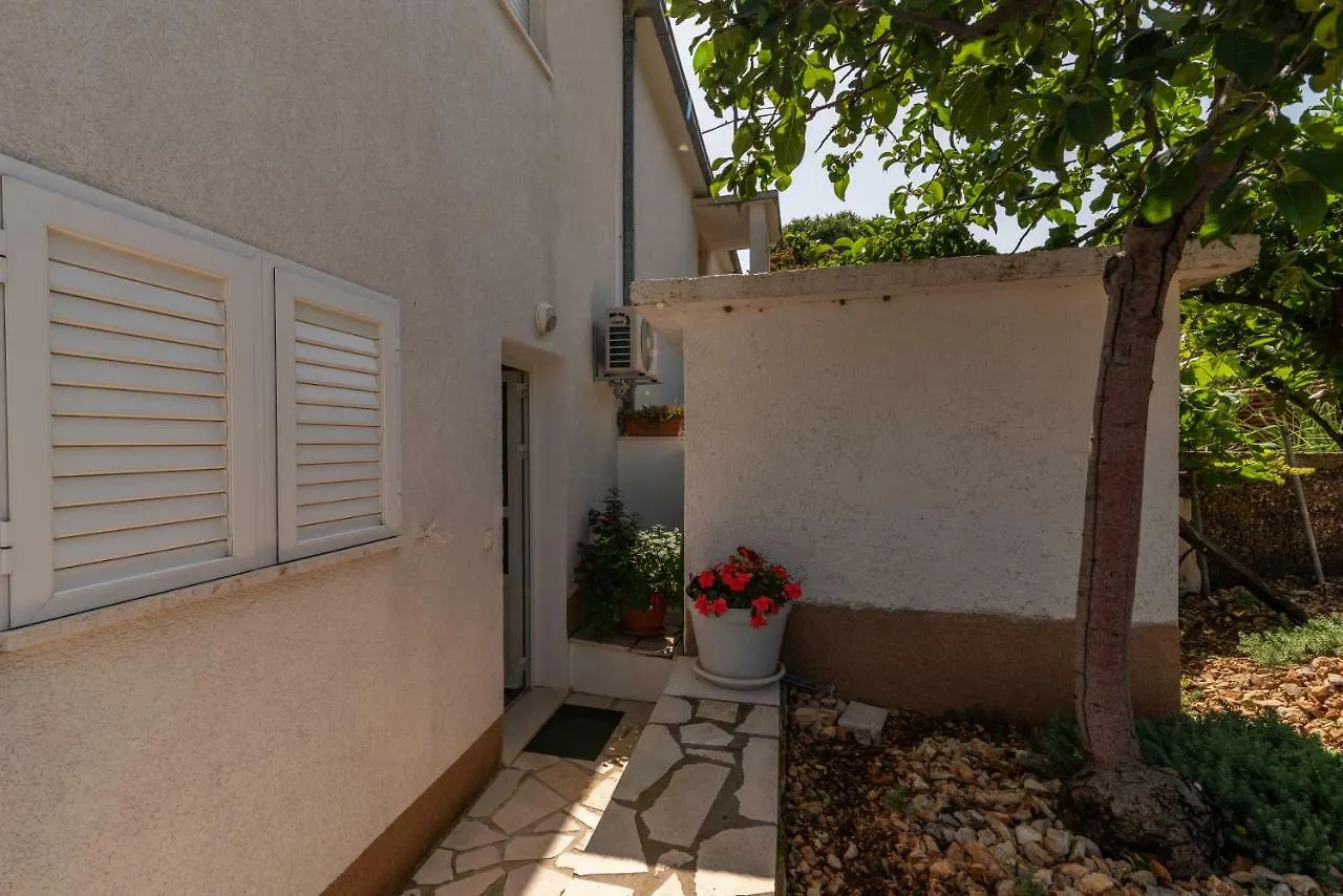 Apartment Nives Trogir