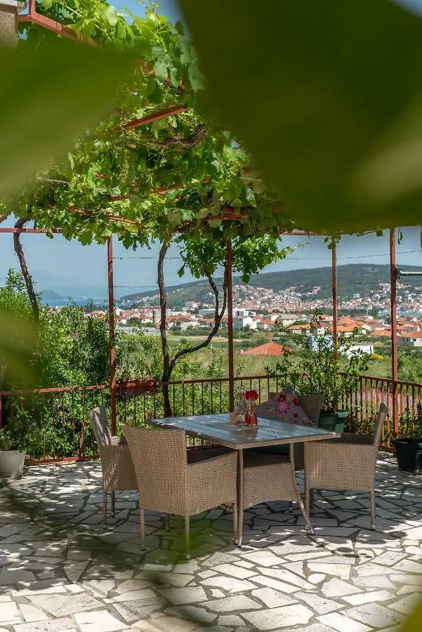 Apartment Nives Trogir