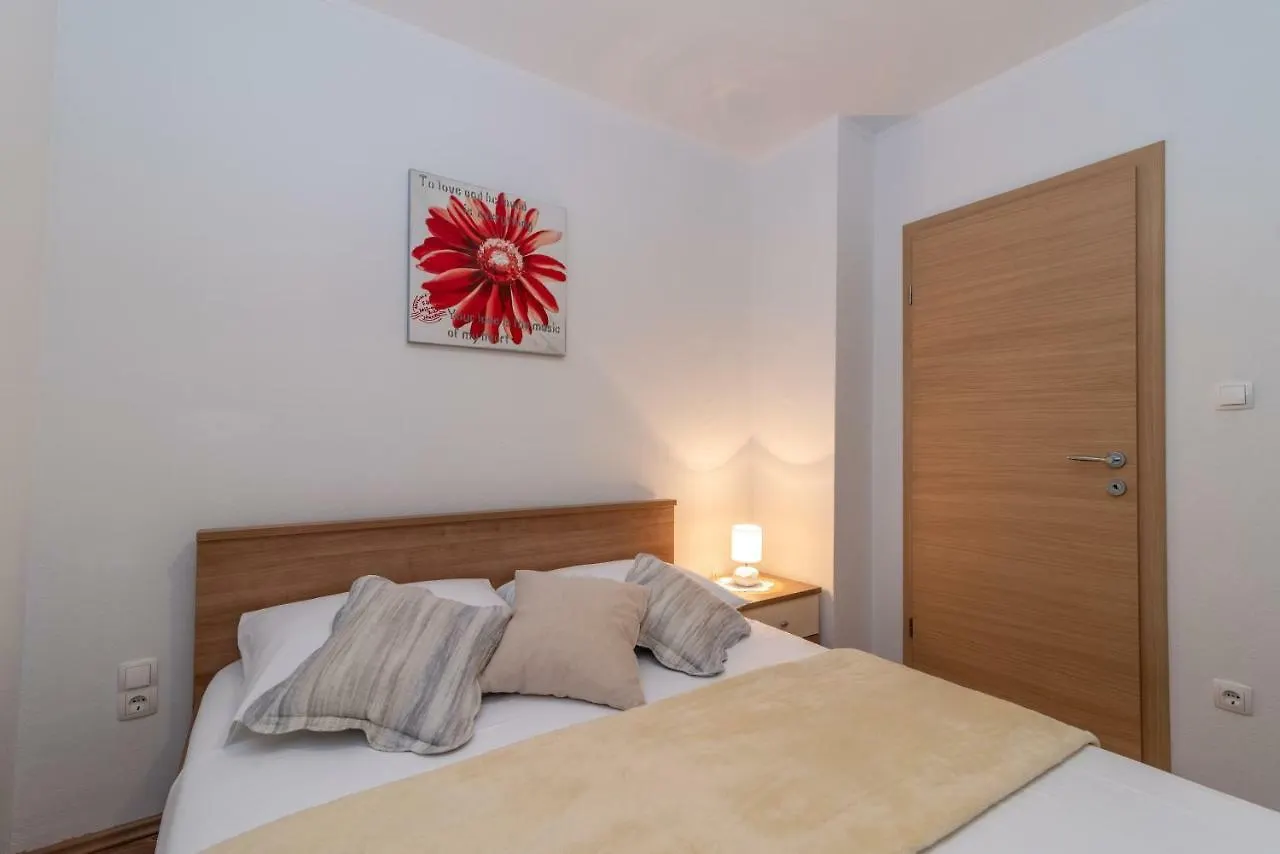 Apartment Nives Trogir