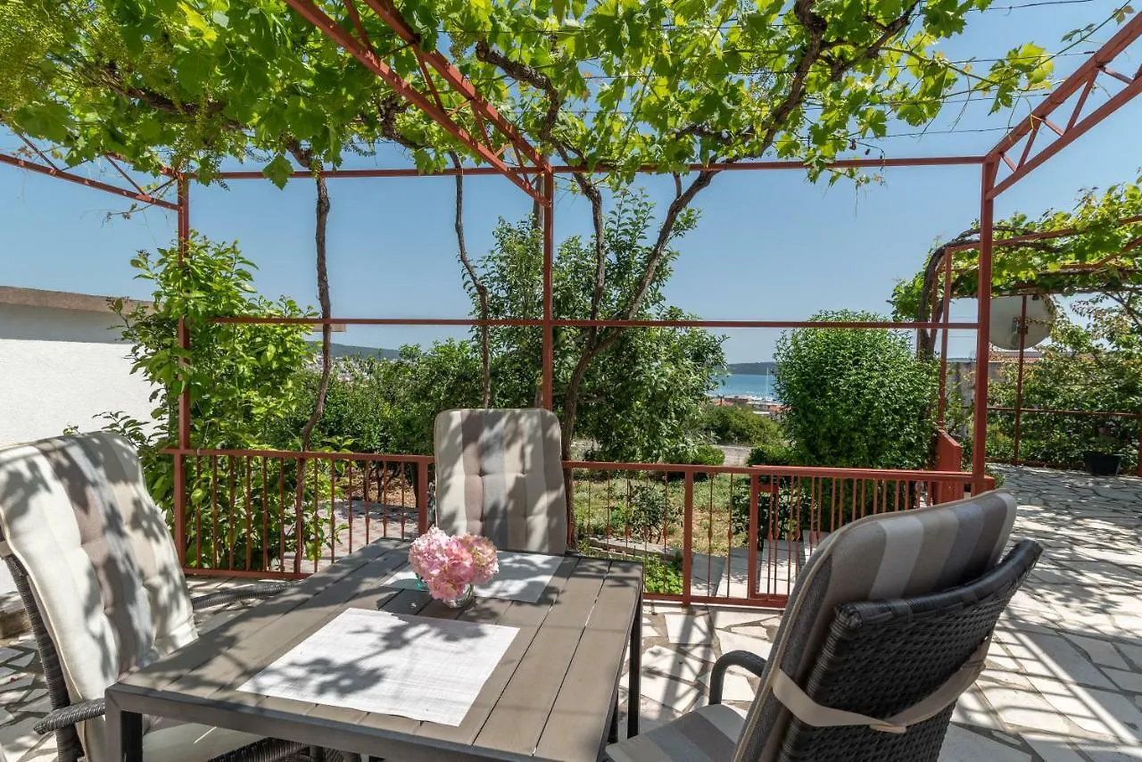 Apartment Nives Trogir