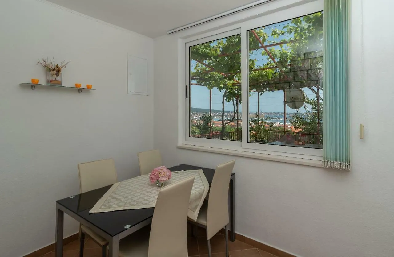 Apartment Nives Trogir