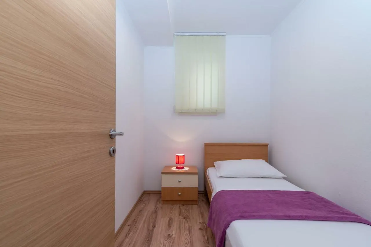 Apartment Nives Trogir