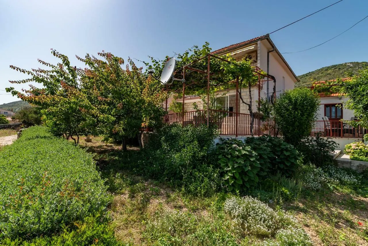 Apartment Nives Trogir